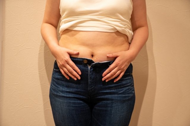 ウエストのボタンが閉まらない女性
戸田市・戸田公園 女性専門パーソナルジムHealthy